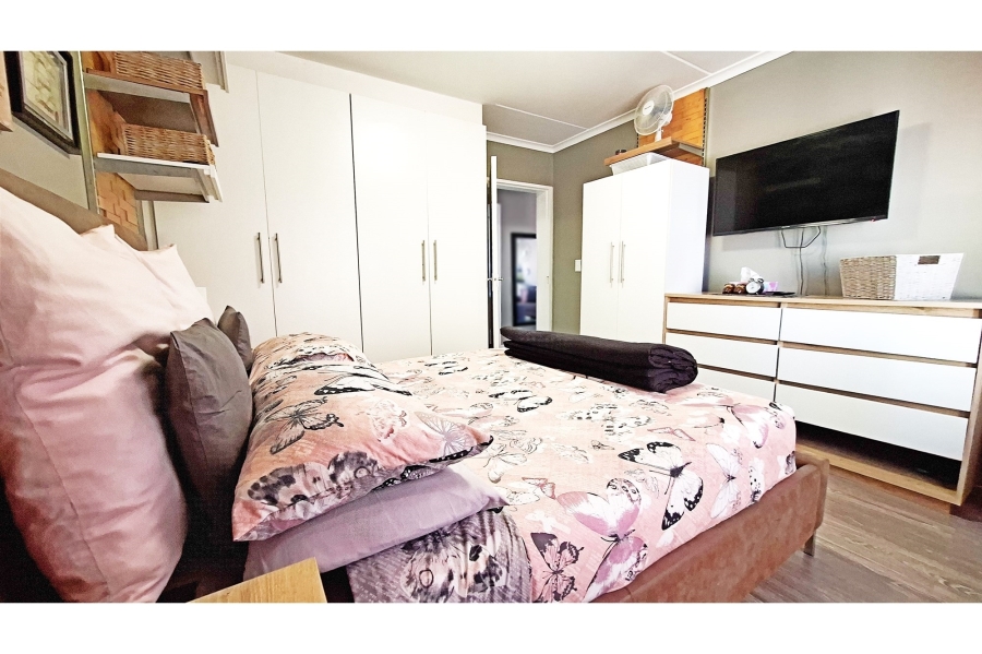 2 Bedroom Property for Sale in Guldenland Western Cape